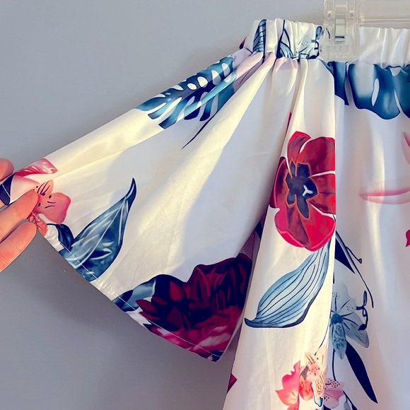 Off shoulder blouse w Hawaiian style flower pattern - $18 - Picture 7 of 12